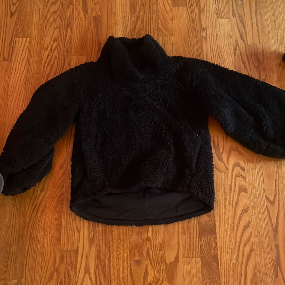 black lululemon fleece